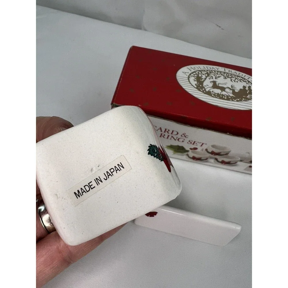 Ceramic NAPKIN RINGS & PLACE CARDS •4• RED BOWS ON WHITE NIB CHRISTMAS‎ JAPAN
